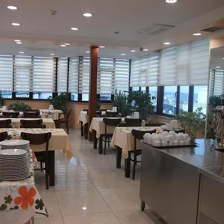 Hotel Emos 3*